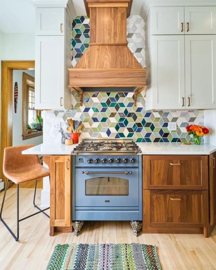 colorful-geometrical-kitchen-backsplash