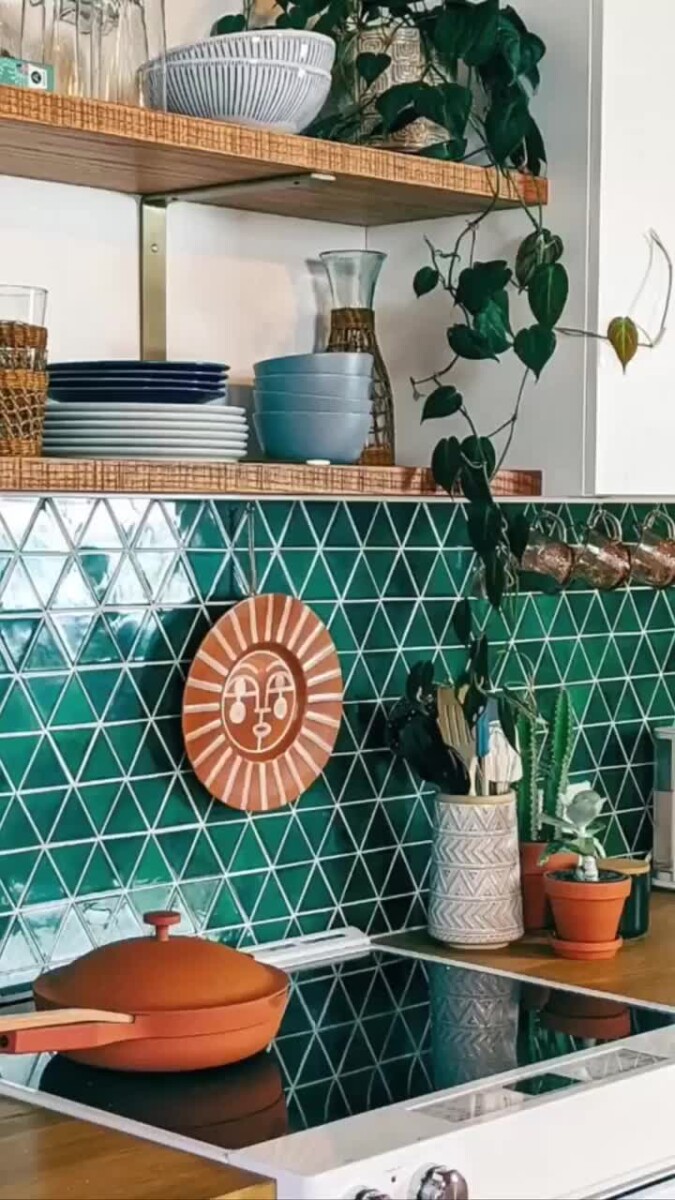 kitchen-backsplash-green-triangle-tile
