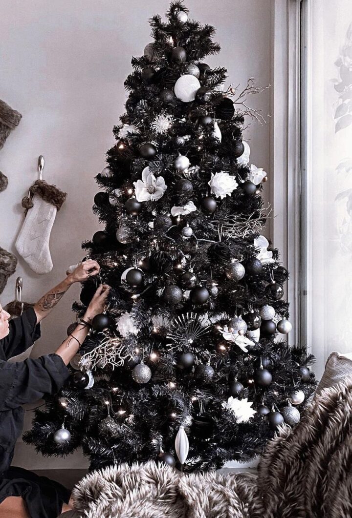 Stunning Black Christmas Tree Ideas