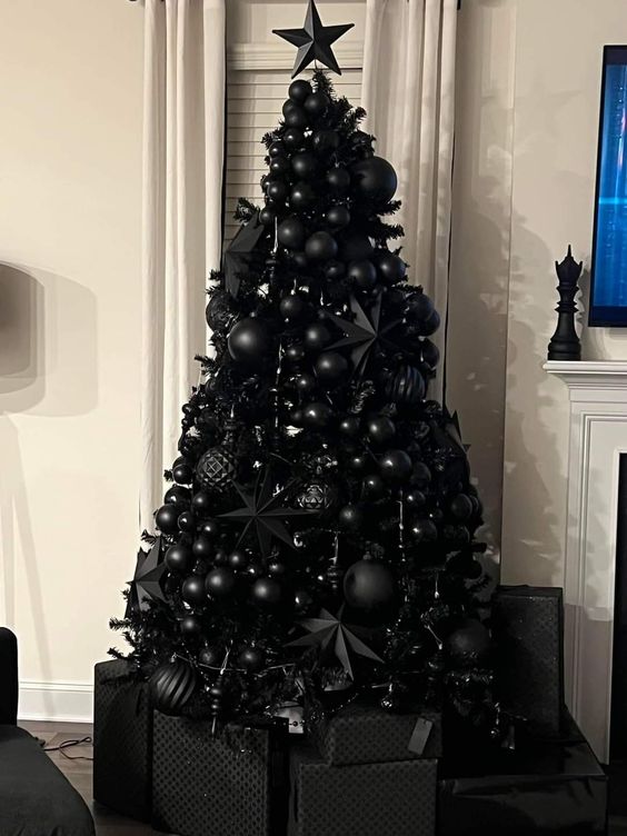 total-black-Christmas-tree