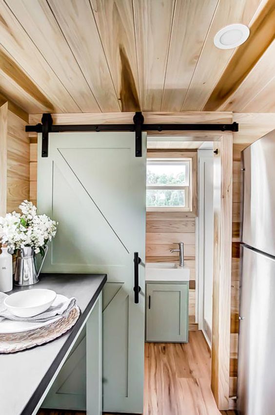 sliding-door-tiny-cabin