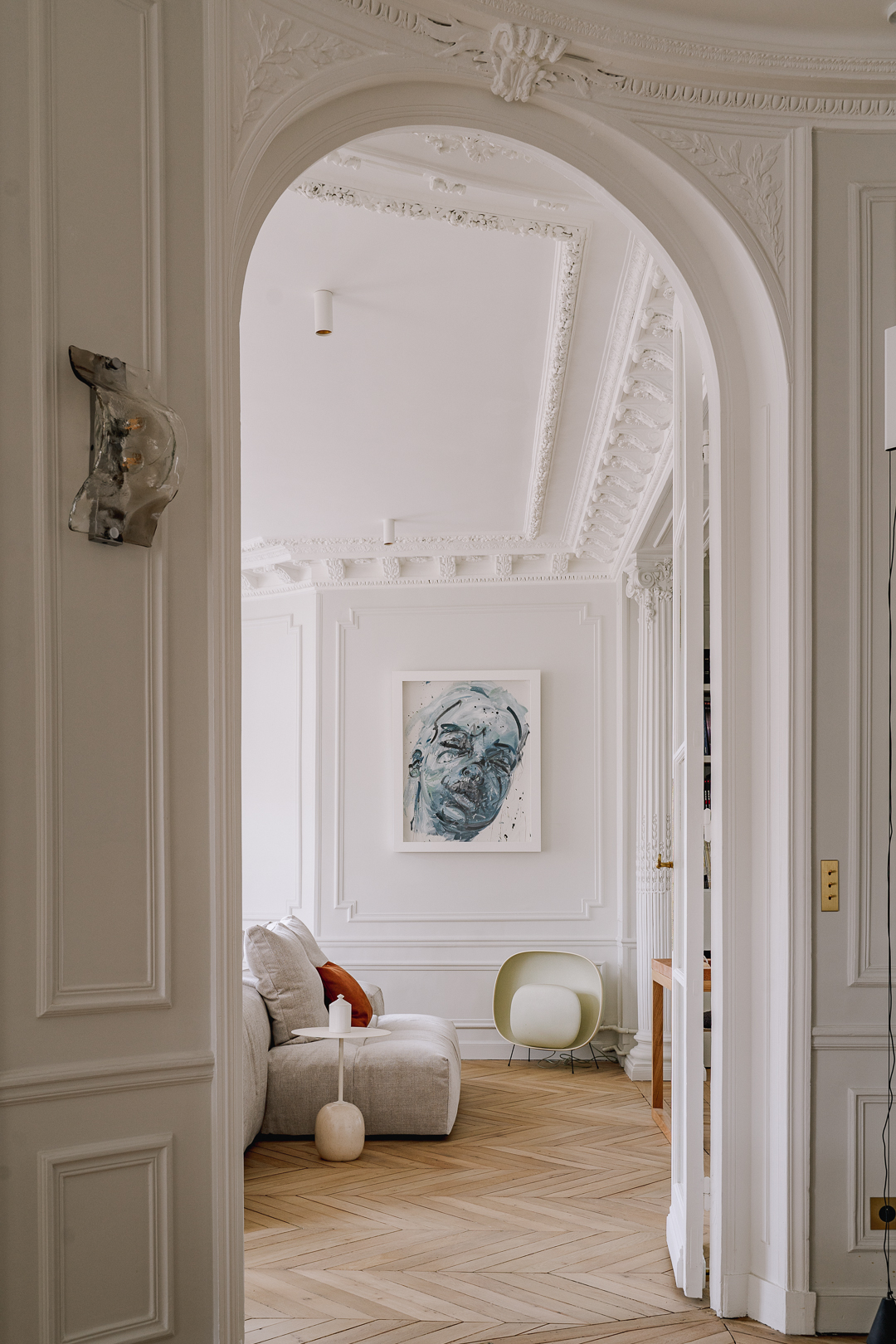 Discover the Timeless Elegance of a Parisian Apartment