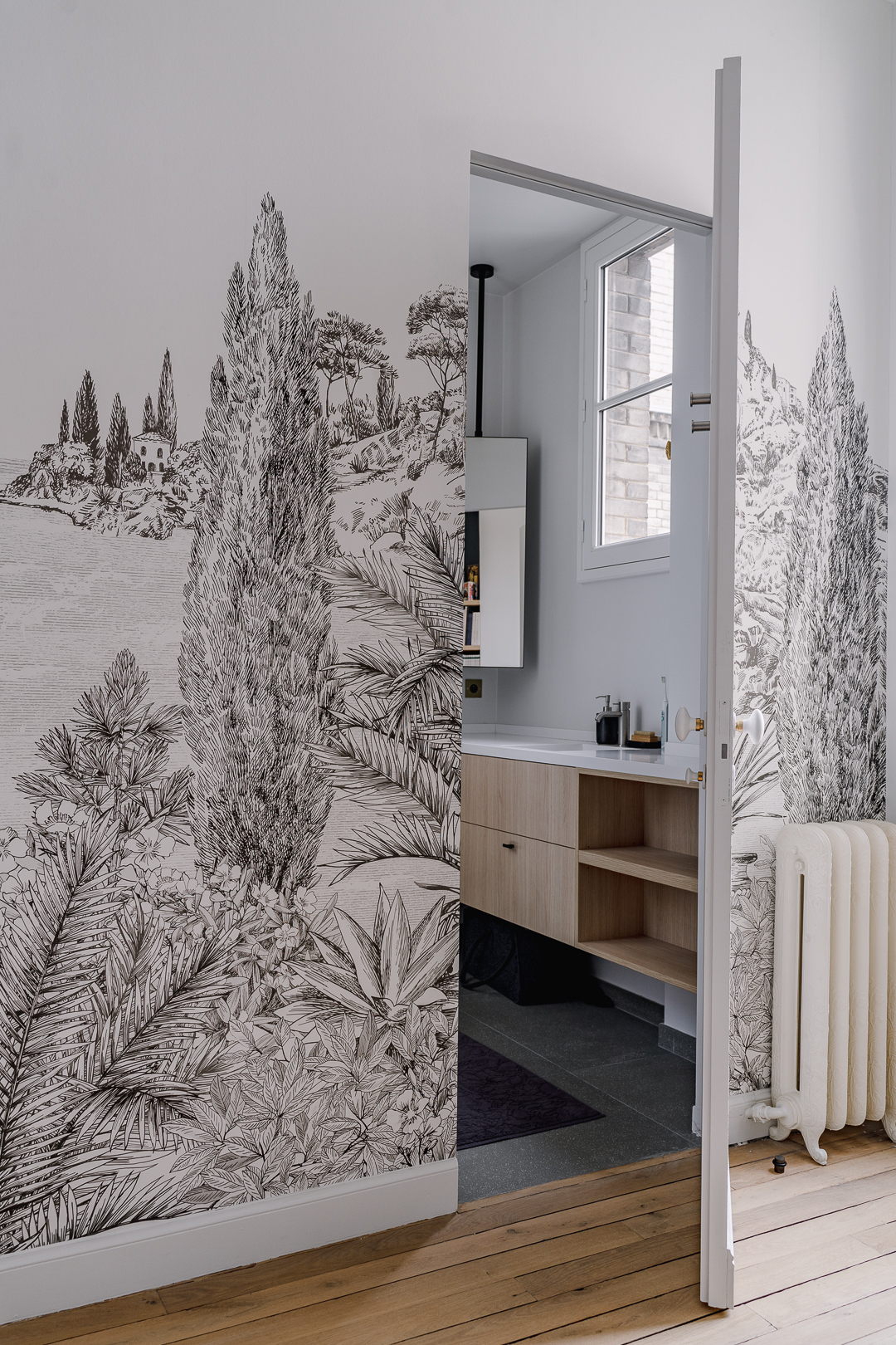 Discover the Timeless Elegance of a Parisian Apartment