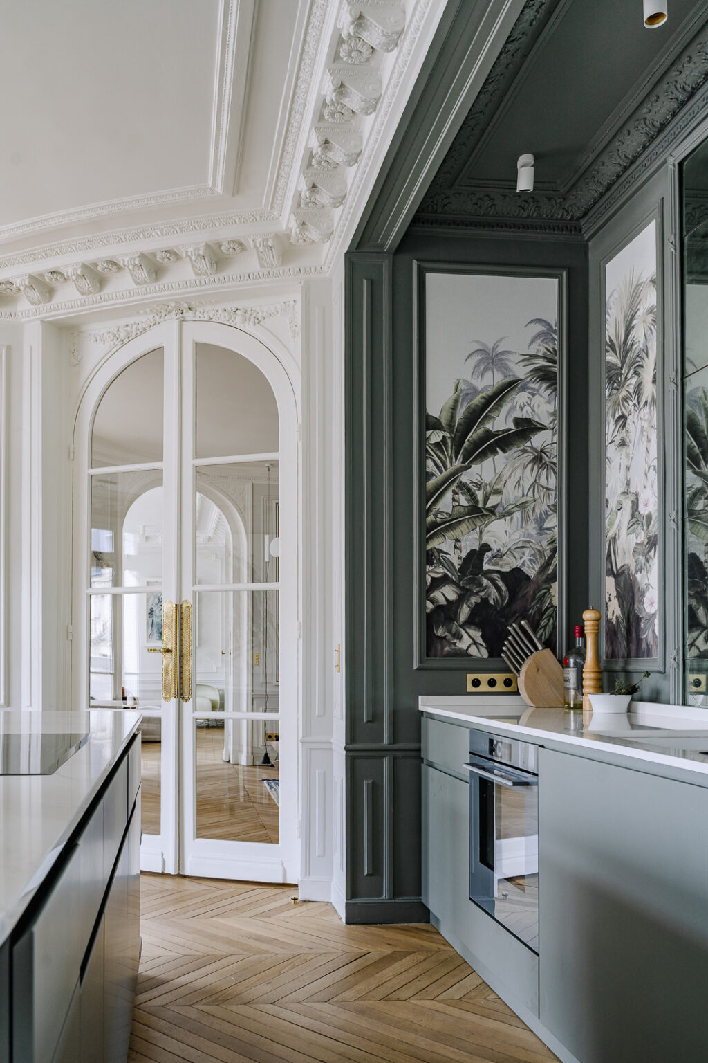 Discover the Timeless Elegance of a Parisian Apartment