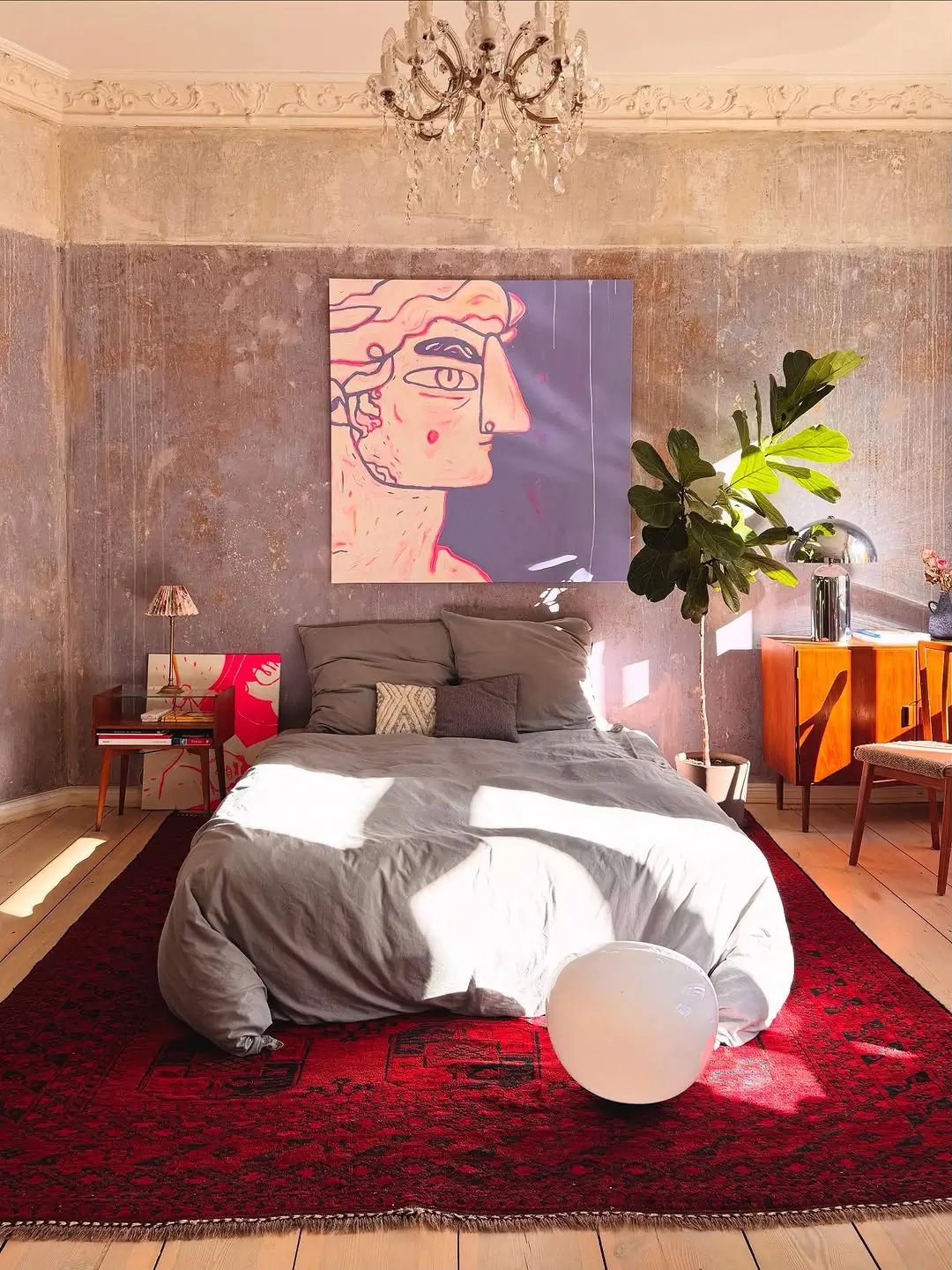 A Painter–Dancer’s Apartment That Literally Moves You