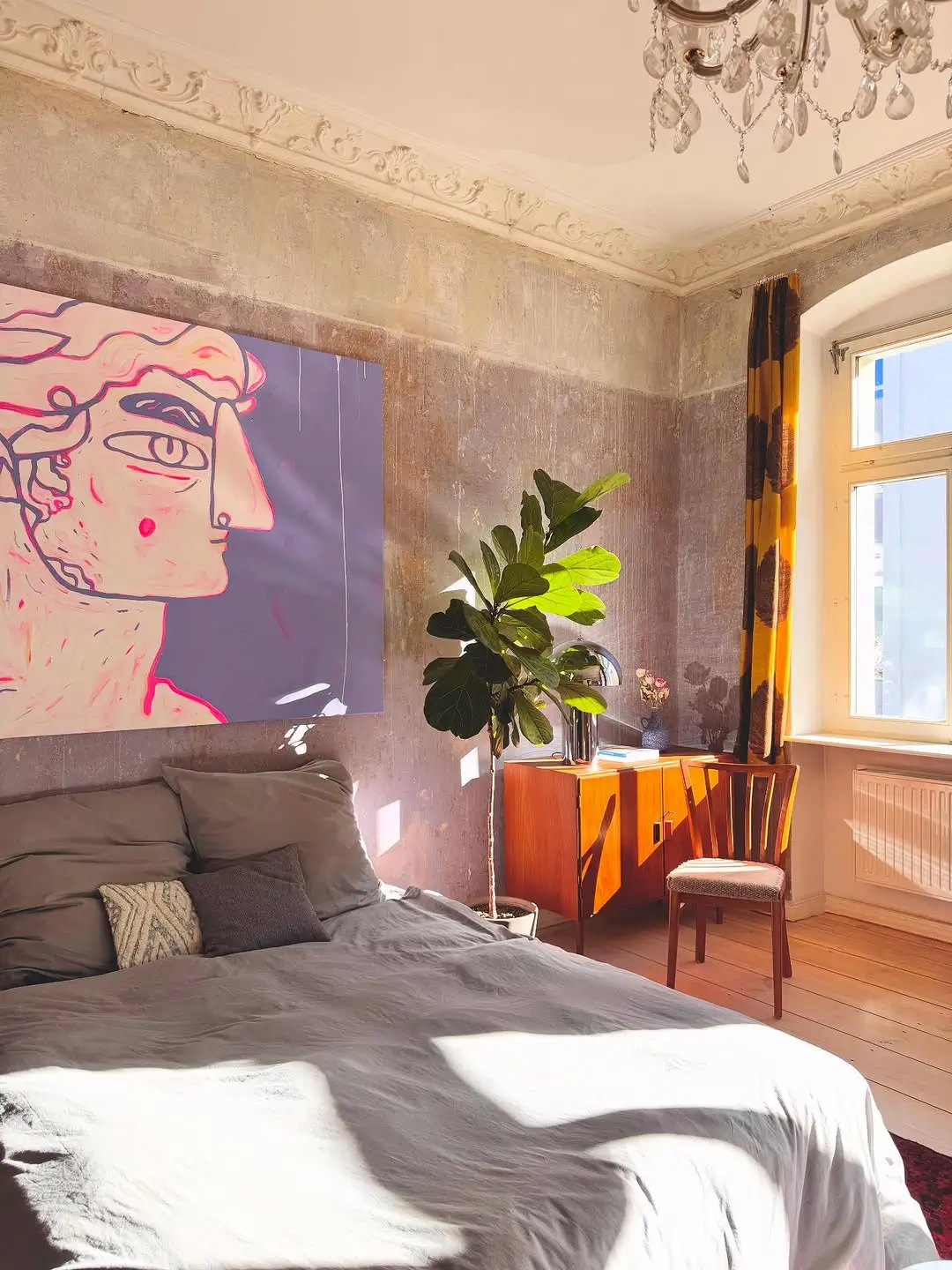 A Painter–Dancer’s Apartment That Literally Moves You