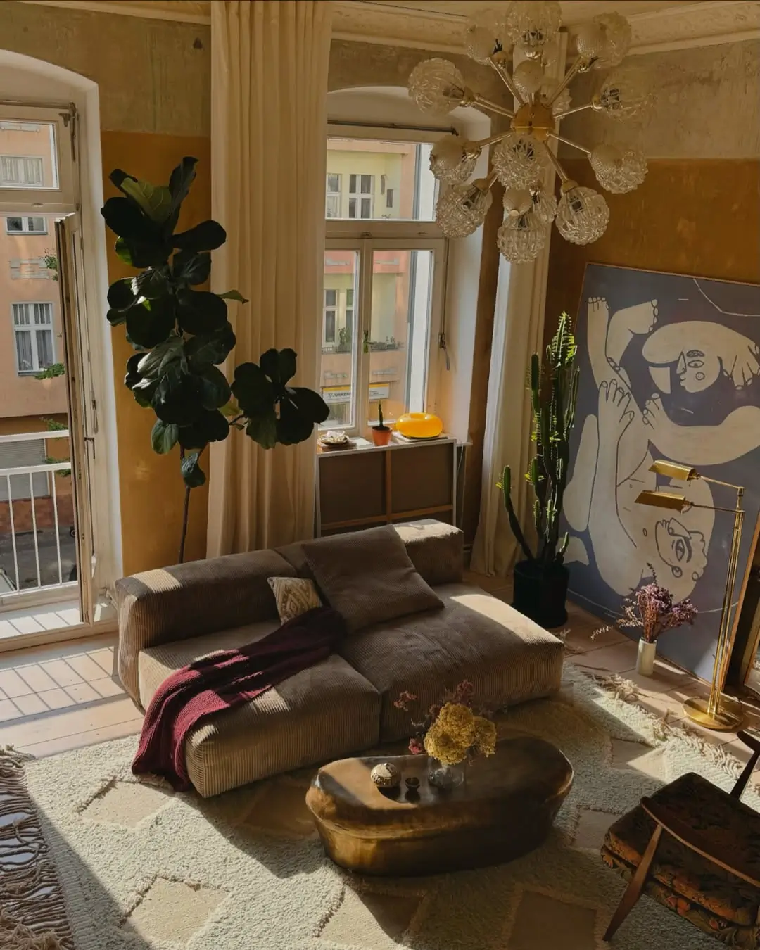 A Painter–Dancer’s Apartment That Literally Moves You